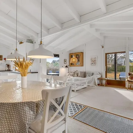 Anelle - 100m From The Sea By Interhome Bøtø By