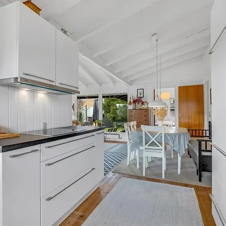 Anelle - 100m From The Sea By Interhome Dom wakacyjny