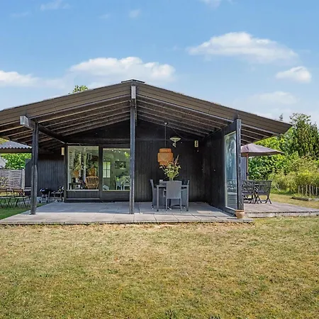 Anelle - 100m From The Sea By Interhome